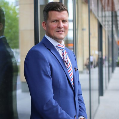 Osoba v profesionálním pracovním prostředí